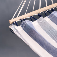 Bamboo spreader bar and blue striped fabric of the Alisio Sea Salt hammock