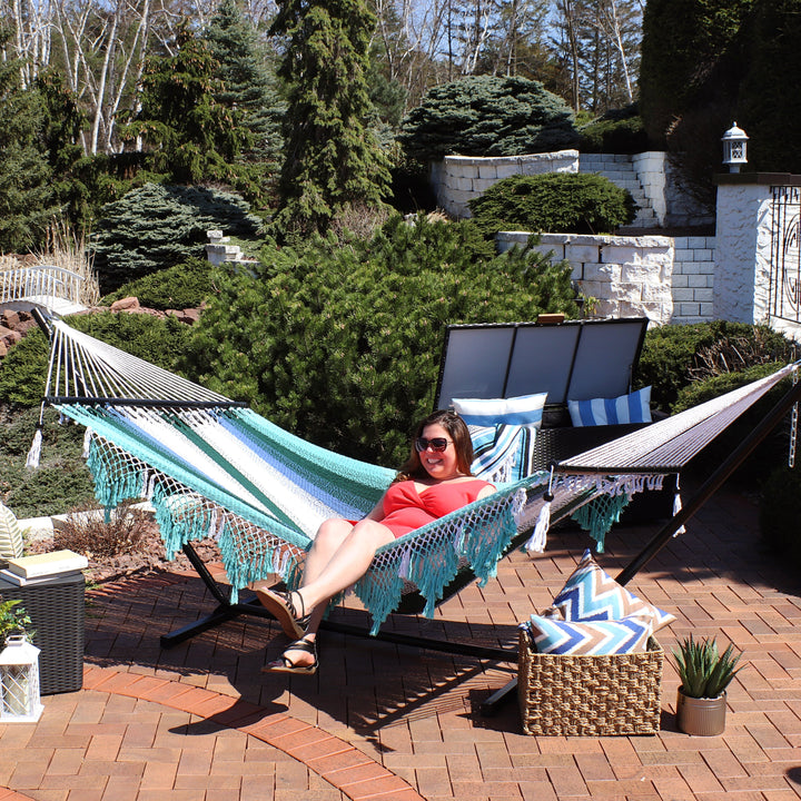 Sunnydaze Woven Polyester Double Hammock with Bamboo Spreader Bars, 2-Person, 600 lb Capacity