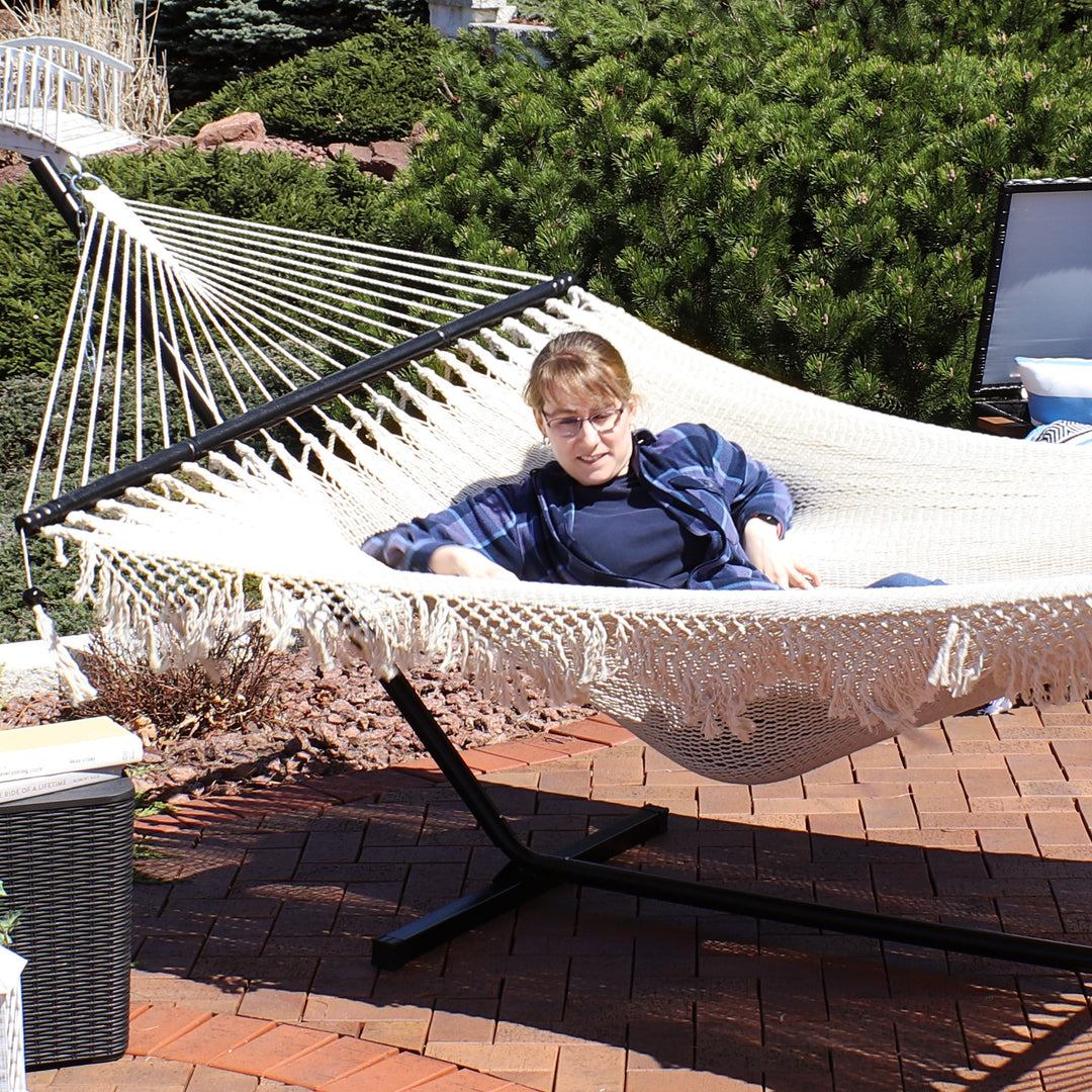 Sunnydaze Woven Polyester Double Hammock with Bamboo Spreader Bars, 2-Person, 600 lb Capacity