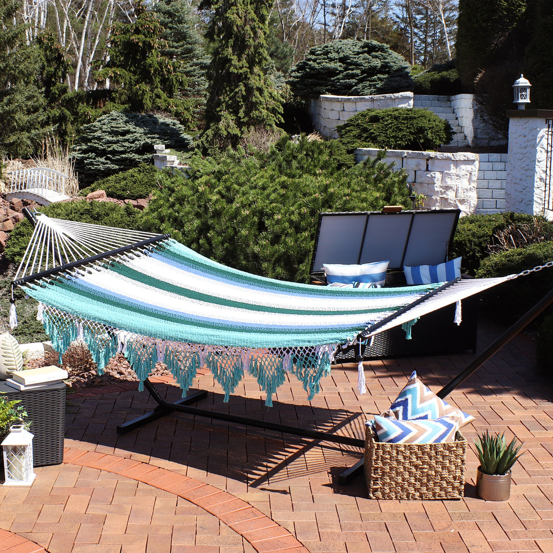Sunnydaze Woven Polyester Double Hammock with Bamboo Spreader Bars, 2-Person, 600 lb Capacity