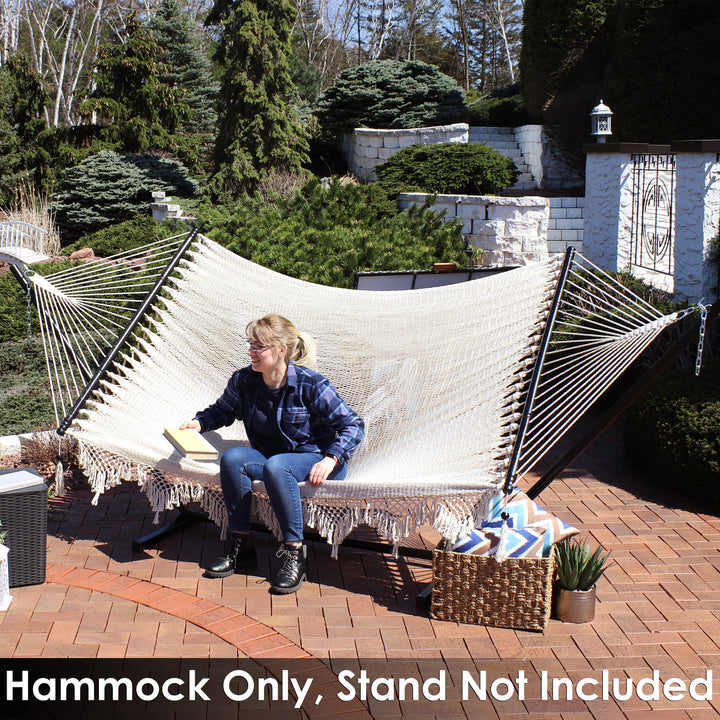Sunnydaze Woven Polyester Double Hammock with Bamboo Spreader Bars, 2-Person, 600 lb Capacity