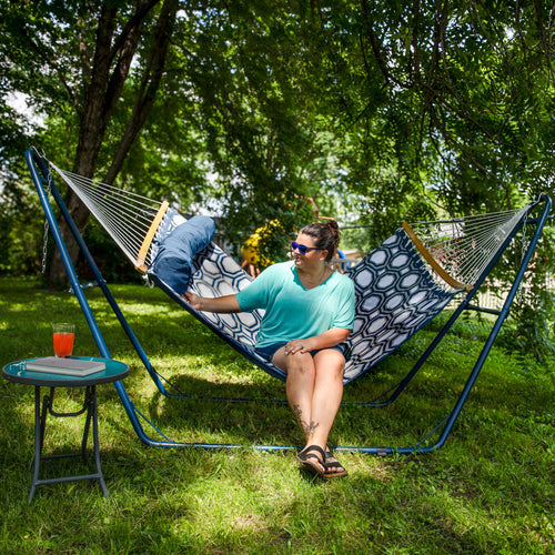 Sunnydaze Quilted Hammock Curved Bamboo Spreader Bar Navy Gray Octagon detail